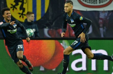 Valentino Lazaro und Davie Selke jubeln bei Herthas Sieg gegen RB Leipzig