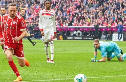 Franck Ribery trifft gegen den Hamburger SV