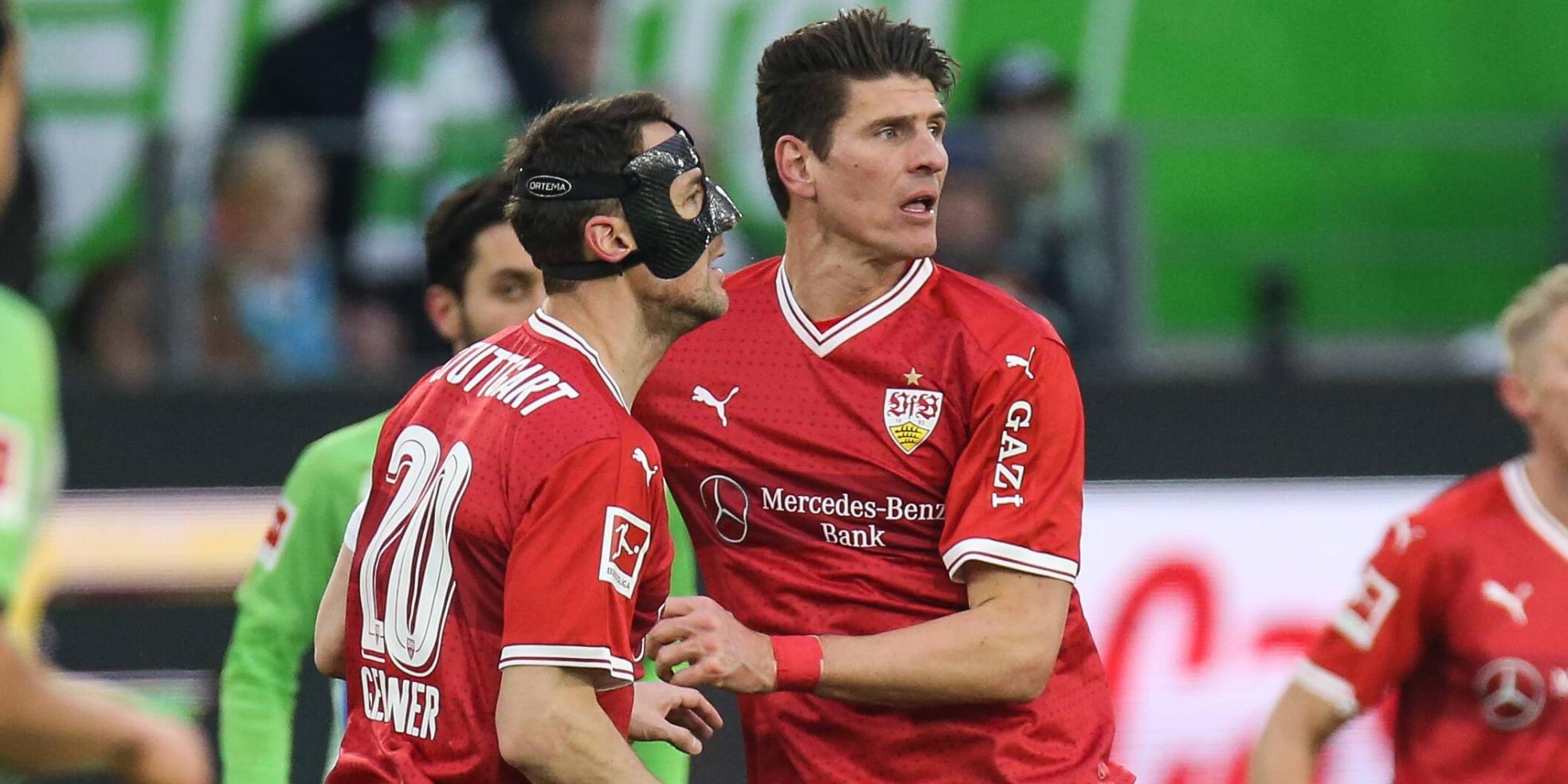 Christian Gentner und Mario Gomez vom VfB Stuttgart