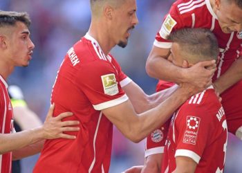 Niklas Dorsch vom FC Bayern erzielt sein erstes Bundesliga-Tor