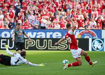 Der Moment, in dem Alexander Hack seinem FSV Mainz 05 das Spiel gegen RB Leipzig gewinnt