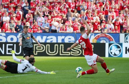 Der Moment, in dem Alexander Hack seinem FSV Mainz 05 das Spiel gegen RB Leipzig gewinnt