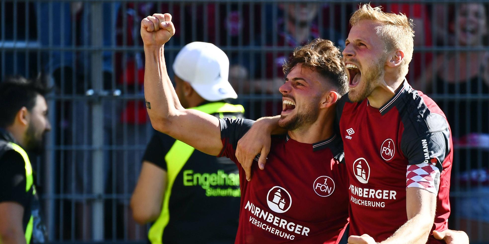 Hanno Behrens und Tim Leibold vom 1. FC Nürnberg