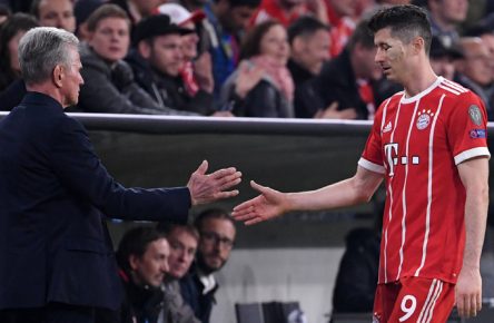 Ein Bild aus glücklichen Tagen: Lewy und Jupp beim Handschlag.