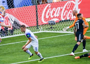 Alfred Finnbogason schießt das erste WM-Tor für Island gegen Argentinien