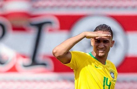 Danilo ist bei Brasilien in der Viererkette gesetzt