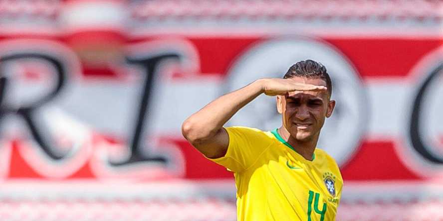Danilo ist bei Brasilien in der Viererkette gesetzt