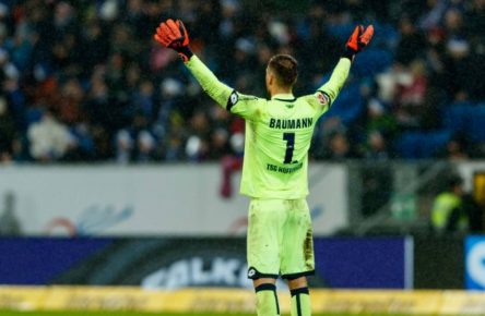 Wieder nichts: TSG-Keeper Baumann verzweifelt.