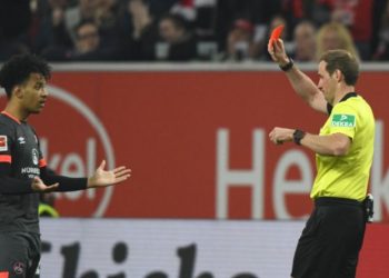 -14: Nach zwei Minuten mit Rot vom Platzt kam nicht nur den 1.FC Nürnberg teuer zu stehen