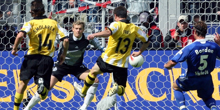 Alex Frei schockte Schalke 04 am 33. Spieltag in der Saison 2006/2007.