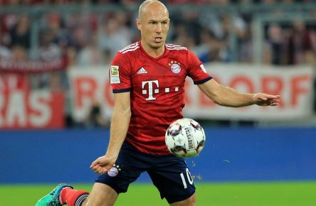 06.10.2018, 1.BL. 7.Spieltag, FC Bayern vs Borussia Moenchengladbach, Allianz Arena Muenchen, im Bild: Arjen Robben (FCB) DFL REGULATIONS PROHIBIT ANY USE OF PHOTOGRAPHS AS IMAGE SEQUENCES AND / OR QUASI VIDEO. *** 06 10 2018 1 BL 7 Matchday FC Bayern vs Borussia Moenchengladbach Allianz Arena Muenchen Sport im Bild Arjen Robben FCB DFL REGULATIONS PROHIBIT ANY USE OF PHOTOGRAPH AS IMAGE SEQUENCES AND OR QUASI VIDEO