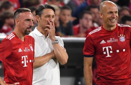 Franck RIBERY (Bayern Muenchen) und Arjen ROBBEN (Bayern Muenchen)vor Comeback Archivfoto; ,Franck RIBERY (Bayern Muenchen),Niko KOVAC (Trainer Bayern Muenchen),Arjen ROBBEN (Bayern Muenchen) am Spielfeldrand. Abschiedsspiel Bastian Schweinsteiger / FC Bayern Muenchen-Chicago Fire 4-0, am 28.08.2018 in Muenchen ,ALLIANZ ARENA Â *** Franck RIBERY Bayern Muenchen and Arjen ROBBEN Bayern Muenchen before comeback Archivfoto Franck RIBERY Bayern Muenchen Niko KOVAC Trainer Bayern Muenchen Arjen ROBBEN Bayern Muenchen on the sidelines Farewell game Bastian Schweinsteiger FC Bayern Muenchen Chicago Fire 4 0 on 28 08 2018 in Munich ALLIANZ ARENA Â