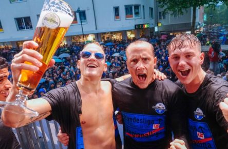 Der SC Paderborn steigt völlig überraschend in die Bundesliga auf.