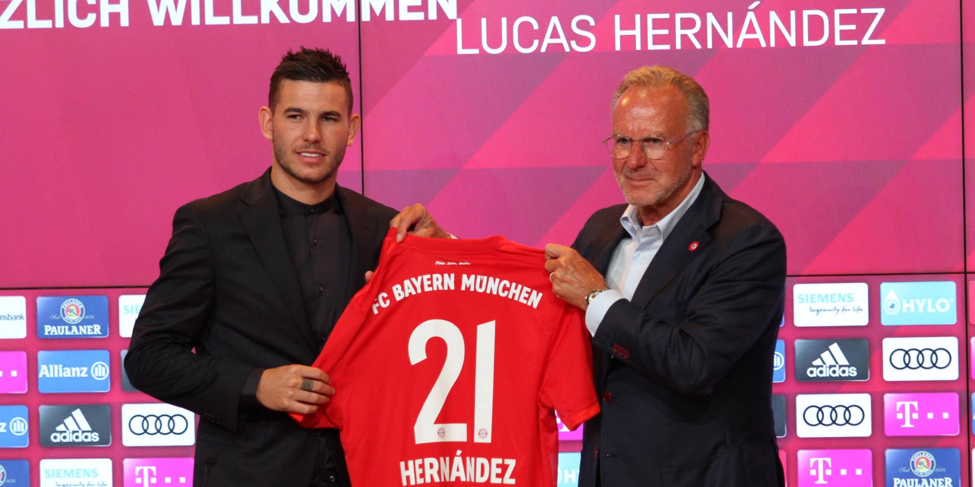 Bayern-Neuzugang Lucas Hernandez mit Karl-Heinz Rummenigge