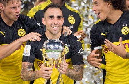 V.l.n.r. Lukasz PISZCZEK (DO), Paco ALCACER (DO), Axel WITSEL (DO) jubeln waehrend der Siegerehrung mit dem Pokal, Sieger, Ehrung, Zeremonie, Trophaee, Trophäe, Jubel, jubeln, jubelnd, Freude, cheers, celebrate, Schlussjubel, halbe Figur, Halbfigur, Fussball DFL-Supercup 2019, Borussia Dortmund (DO) - FC Bayern Muenchen (M) 2:0, am 03.08.2019 in Dortmund/ Deutschland. Â *** V l n r Lukasz PISZCZEK DO , Paco ALCACER DO , Axel WITSEL DO cheer during the award ceremony with the trophy, winner, honor, ceremony, trophy, trophy, cheering, cheering, cheering, joy, cheers, celebrate, final jubilation, half figure, half figure, football DFL Supercup 2019, Borussia Dortmund DO FC Bayern Muenchen M 2 0, on 03 08 2019 in Dortmund Germany Â