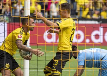 Paco Alcacer und Thorgan Hazard von Borussia Dortmund