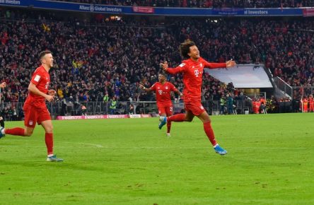 Joshua Zirkzee trifft zum Last-Minute-Sieg für den FC Bayern.