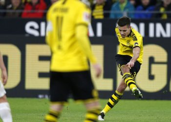 Julian Weigl erzielt für Borussia Dortmund ein Tor gegen Leipzig