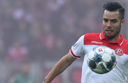 Niko Gießelmann am Ball für Fortuna Düsseldorf