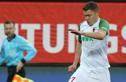 am Ball Alfred Finnbogason 27 FC Augsburg, FC Augsburg vs. SV Werder Bremen, Fussball, 1.Bundesliga, 01.02.2020, DFL REGULATIONS PROHIBIT ANY USE OF PHOTOGRAPHS AS IMAGE SEQUENCES AND/OR QUASI-VIDEO Augsburg Bayern Deutschland *** am Ball Alfred Finnbogason 27 FC Augsburg , FC Augsburg vs SV Werder Bremen, Football, 1 Bundesliga, 01 02 2020, DFL REGULATIONS PROHIBIT ANY USE OF PHOTOGRAPHS AS IMAGE SEQUENCES AND OR QUASI VIDEO Augsburg Bayern Germany Copyright: xkolbert-press/ChristianxKolbertx