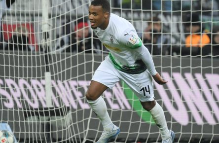 Alassane Plea jubelt für Borussia Mönchengladbach
