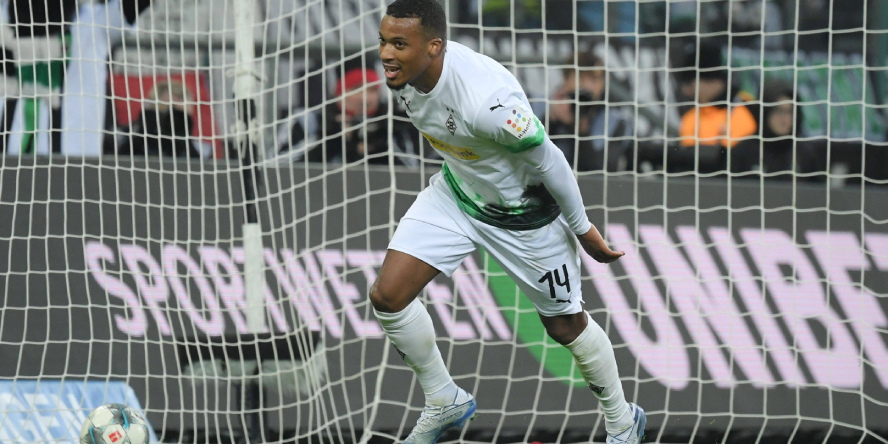 Alassane Plea jubelt für Borussia Mönchengladbach