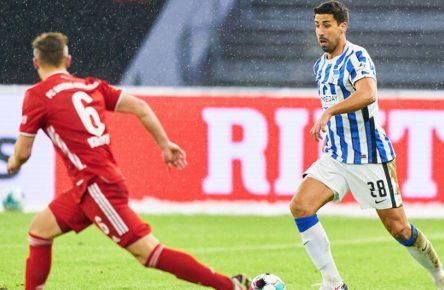 Sami KHEDIRA, Hertha 28 compete for the ball, tackling, duel, header, zweikampf, action, fight against Joshua KIMMICH, FCB 6 in the match HERTHA BSC BERLIN - FC BAYERN MUENCHEN 0-1 1.German Football League on February 5, 2021 in Berlin, Germany Season 2020/2021, matchday 20, 1.Bundesliga, FCB, München, 20.Spieltag