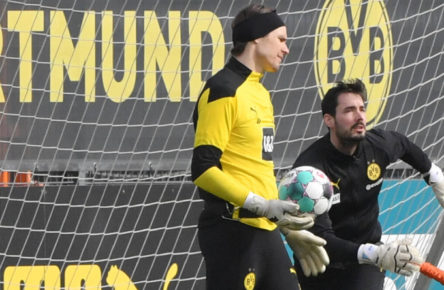 Verdrängt Roman Bürki (r.) seinen Konkurrenten Marwin Hitz (l.) wieder aus dem Tor von Borussia Dortmund?