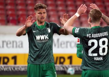 Florian Niederlechner und Andre Hahn vom FC Augsburg
