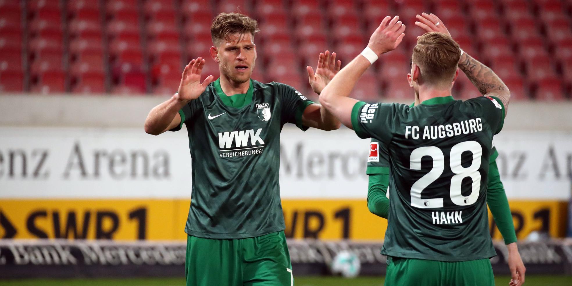Florian Niederlechner und Andre Hahn vom FC Augsburg