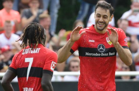 Hamadi Al Ghaddioui und Tanguy Coulibaly vom VfB Stuttgart