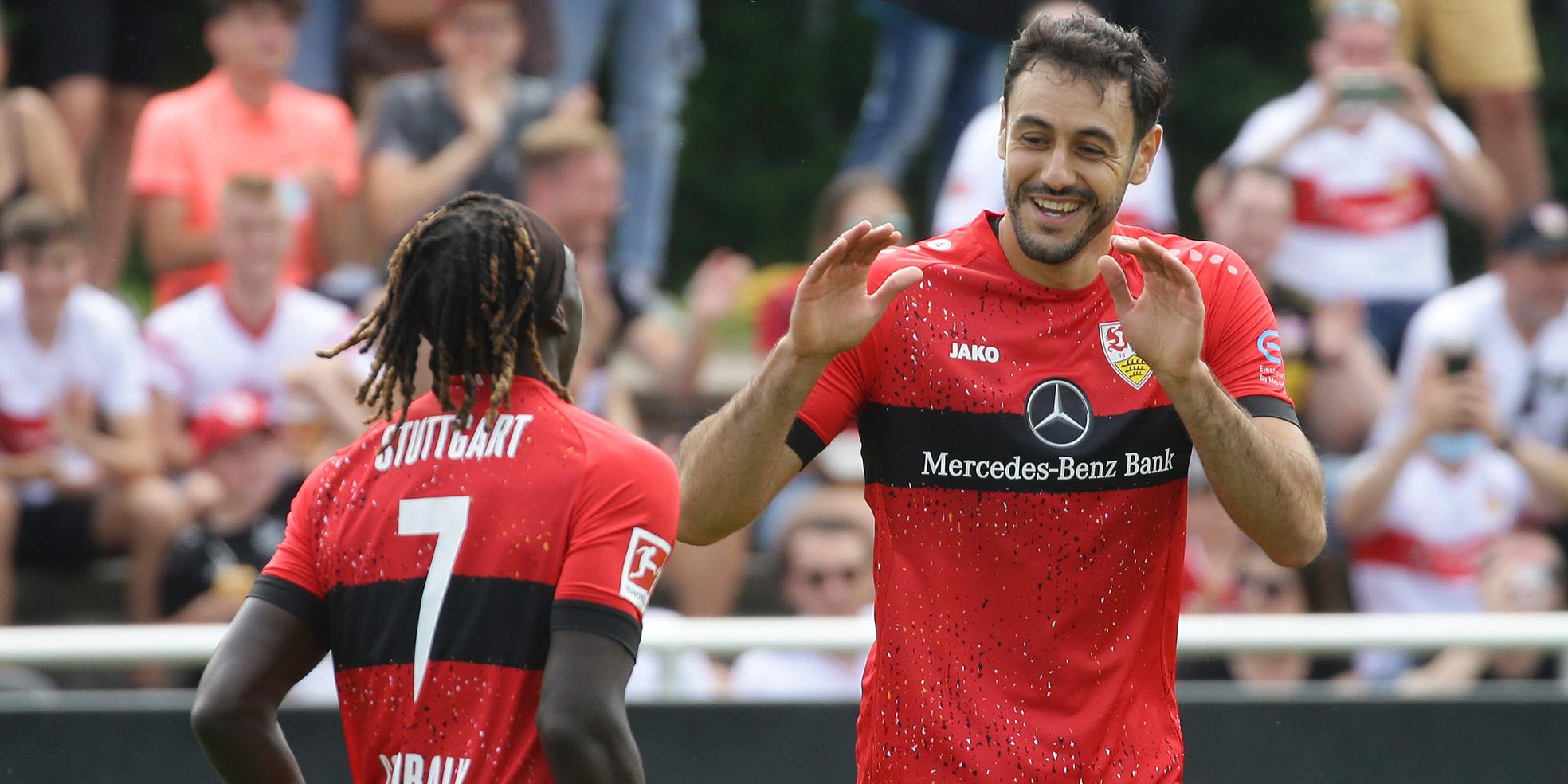 Hamadi Al Ghaddioui und Tanguy Coulibaly vom VfB Stuttgart