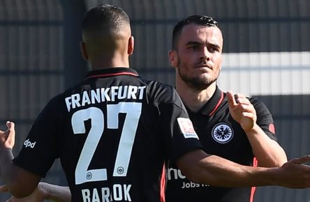 Aymen Barkok und Filip Kostic von Eintracht Frankfurt