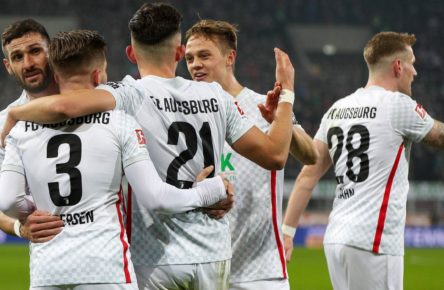 Der FC Augsburg besiegt den FC Bayern München