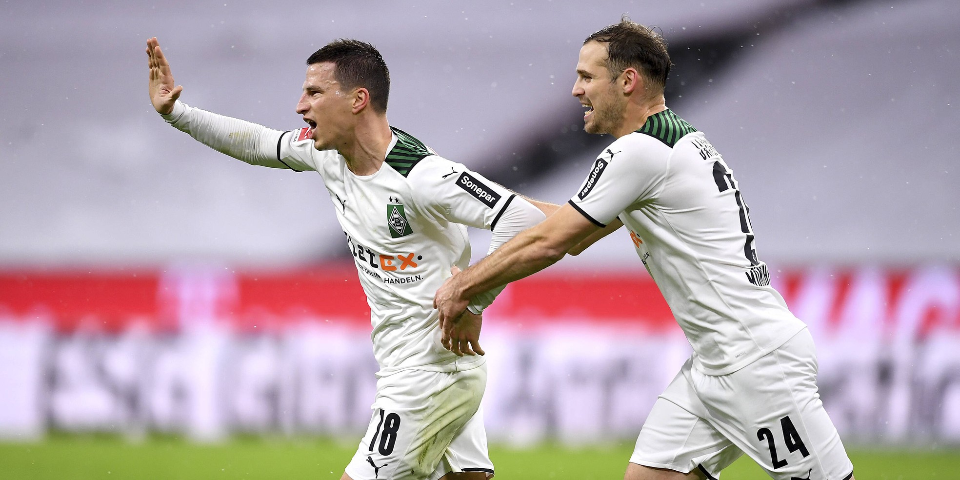 Stefan Lainer und Tony Jantschke von Borussia Mönchengladbach