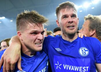 Marius Bülter und Simon Terodde vom FC Schalke 04