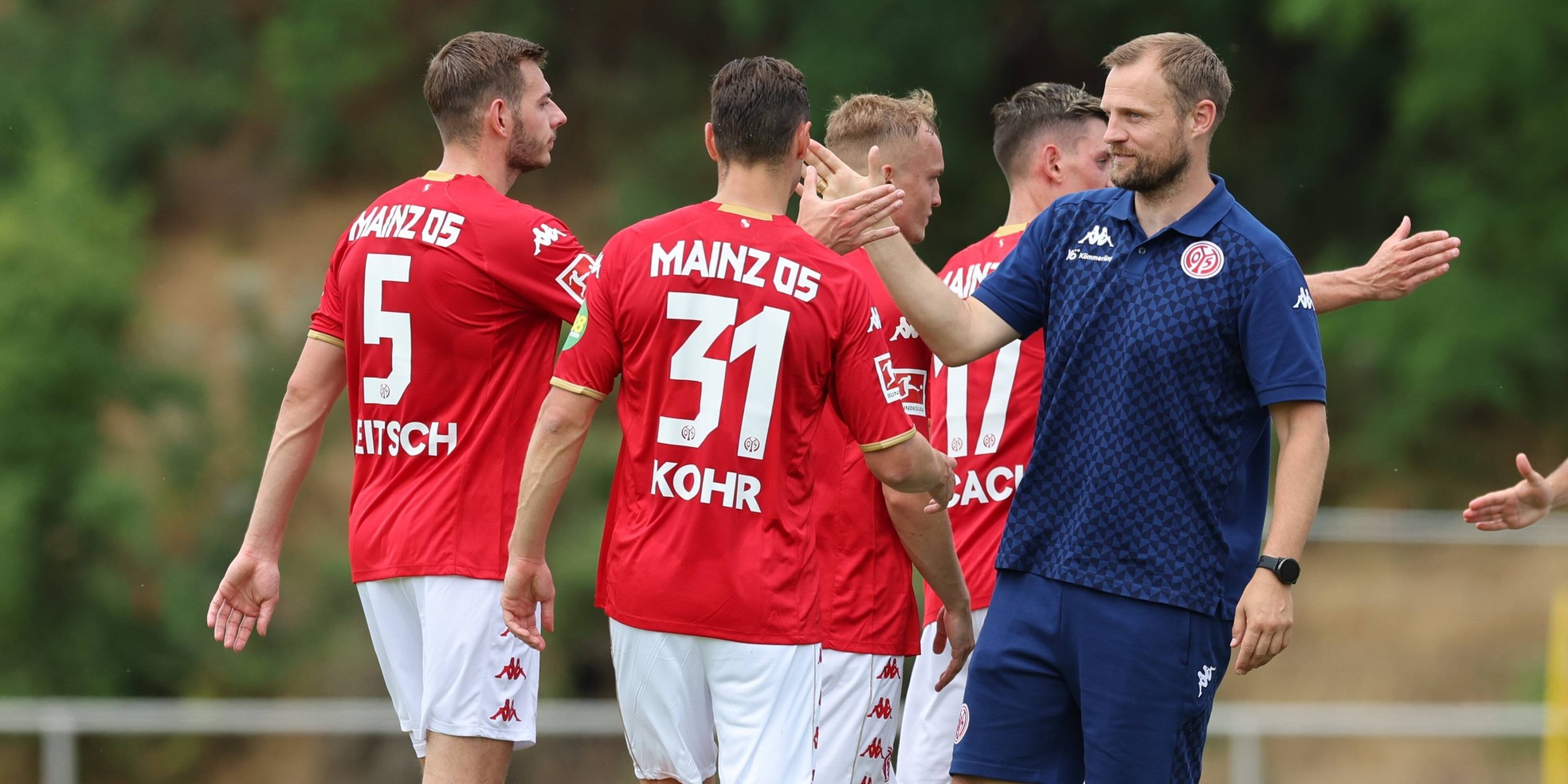 Der 1. FSV Mainz 05 mit den Spielern Leitsch und Kohr sowie Trainer Svensson