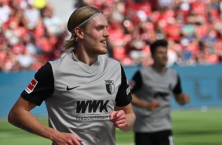 Fredrik Jensen vom FC Augsburg ist ein Gewinner des 2. Spieltags