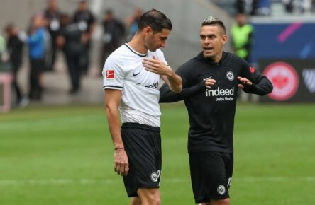Lucas Alario und Rafael Borre von Eintracht Frankfurt