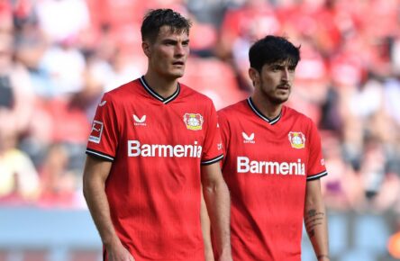 Patrik Schick und Sardar Azmoun von Bayer 04 Leverkusen