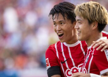Woo-yeong Jeong und Ritsu Doan vom SC Freiburg
