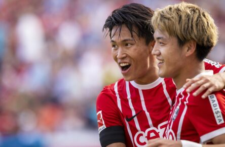 Woo-yeong Jeong und Ritsu Doan vom SC Freiburg
