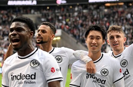 Eintracht Frankfurt jubelt: Eric Junior Dina Ebimbe, Daichi Kamada, Jesper Lindström und Djibril Sow einsortiert