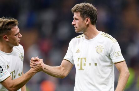 Joshua Kimmich und Thomas Müller vom FC Bayern München