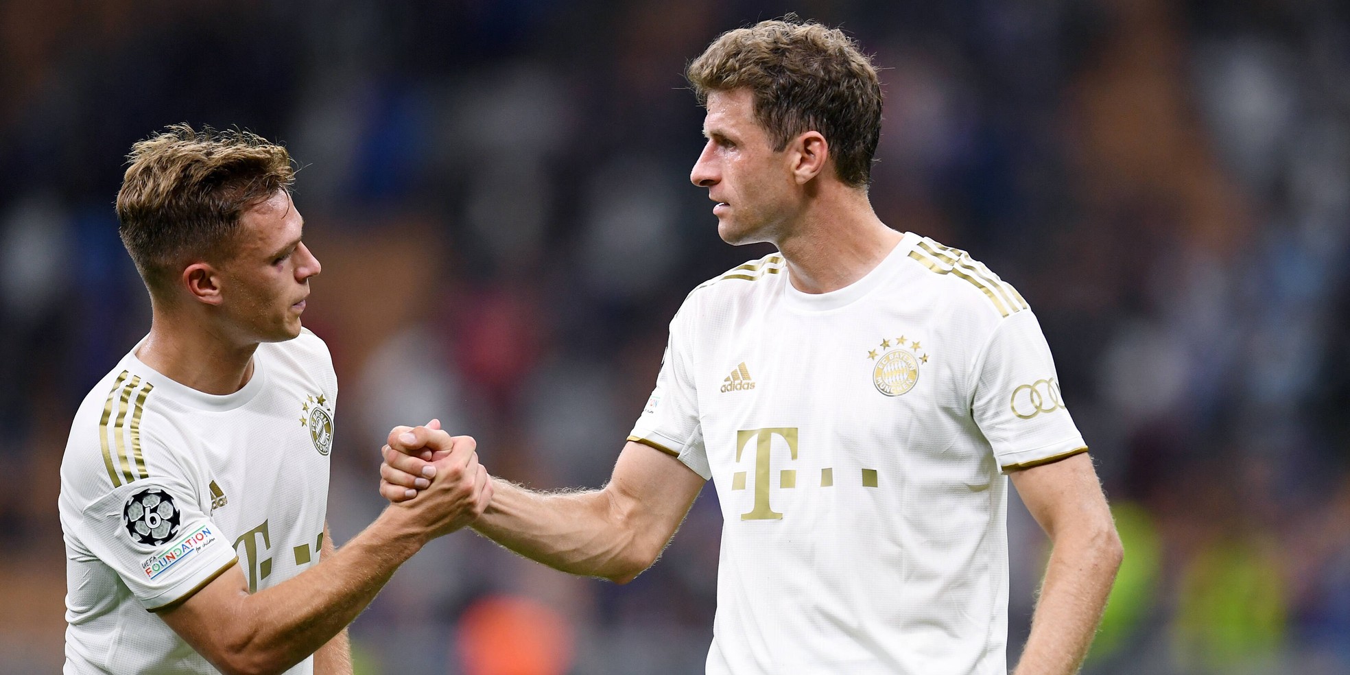 Joshua Kimmich und Thomas Müller vom FC Bayern München
