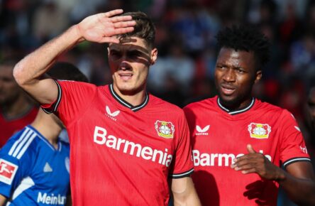 Patrik Schick und Edmond Tapsoba von Bayer 04 Leverkusen