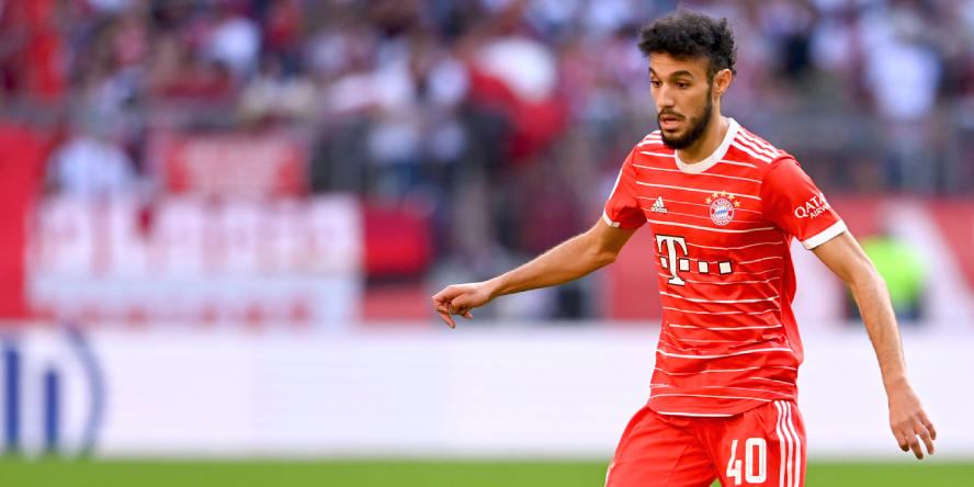 Der Spielplan könnte Nasser Mazraoui vom FC Bayern München einige Punkte einbringen