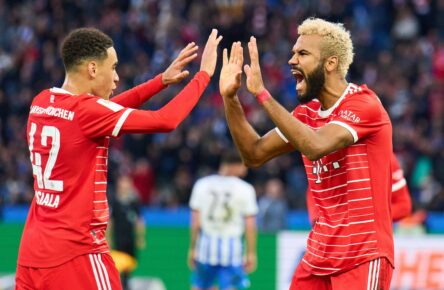 Jamal Musiala und Eric-Maxim Choupo-Moting vom FC Bayern