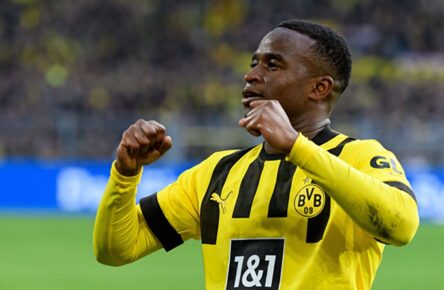 Verlässt Youssoufa Moukoko Borussia Dortmund im Sommer? Neue Transfergerüchte rund um den BVB-Star