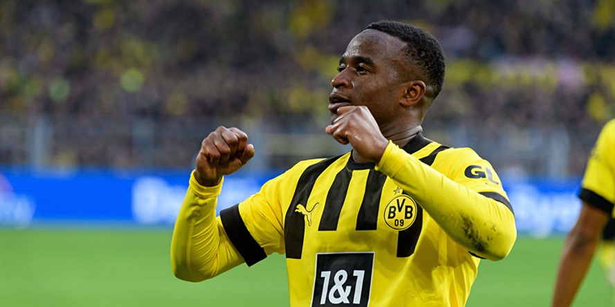 Verlässt Youssoufa Moukoko Borussia Dortmund im Sommer? Neue Transfergerüchte rund um den BVB-Star